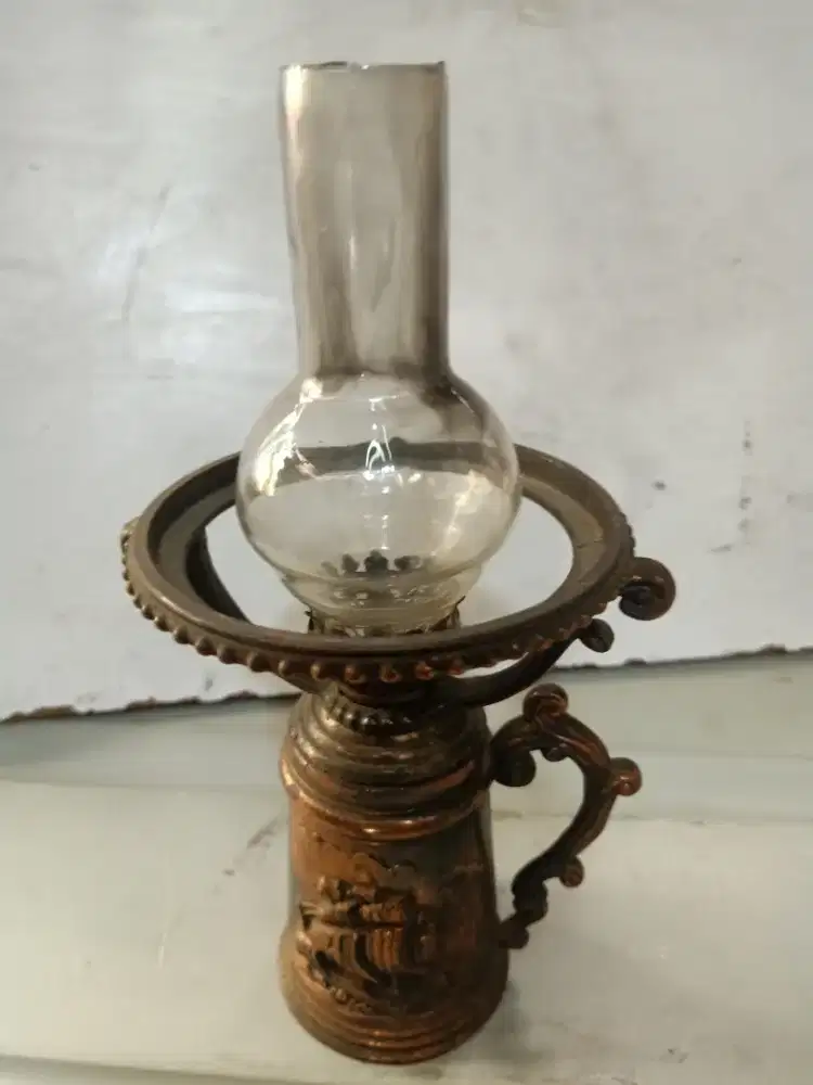 Lampu minyak Kuningan jaduel