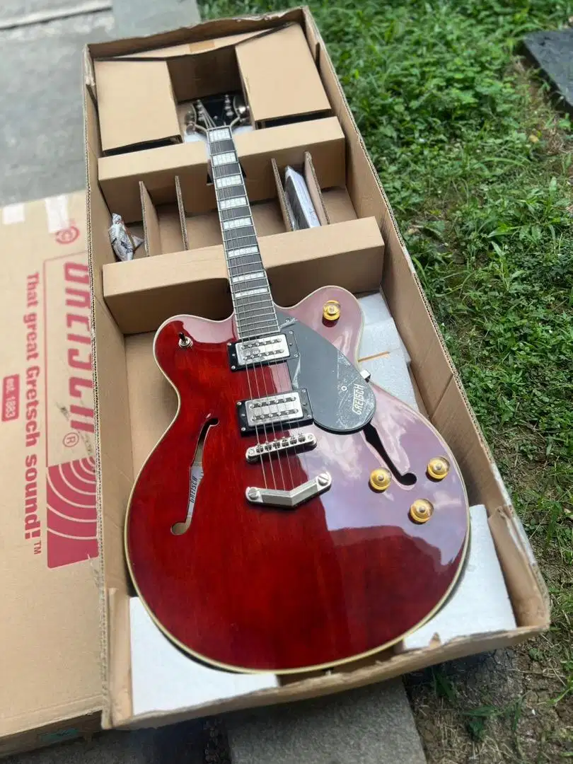 Gretsch G2622 Streamliner Centre Block with V-Stoptail in Walnut Satin