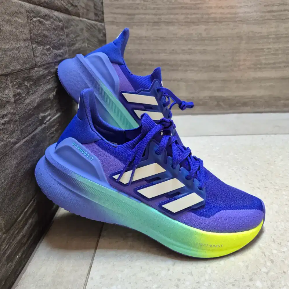 Sepatu lari Adidas Ultraboost 5