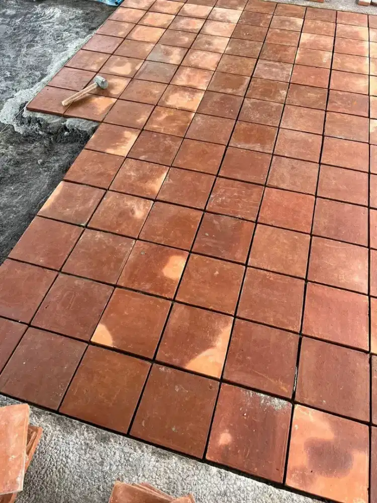 Ubin terakota 20x20x2cm