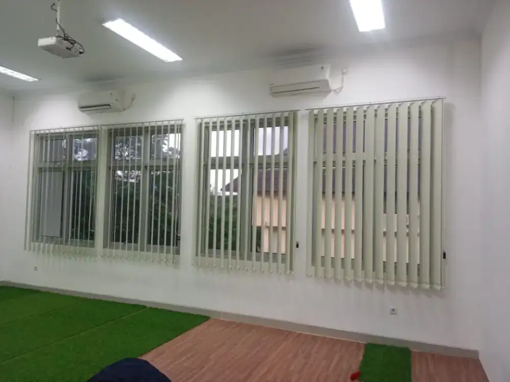 Vertical Blinds/jendela kantor