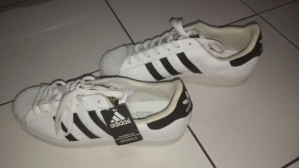 Dijual Sepatu Adidas Superstar like new