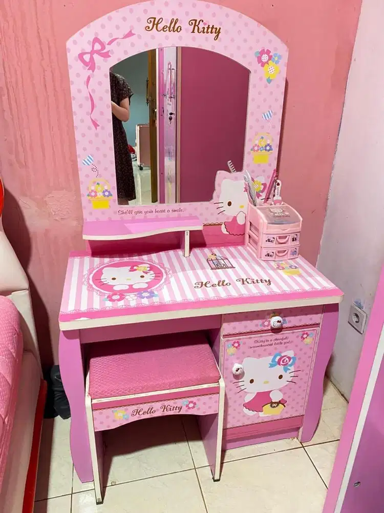 Meja Rias Hello Kitty