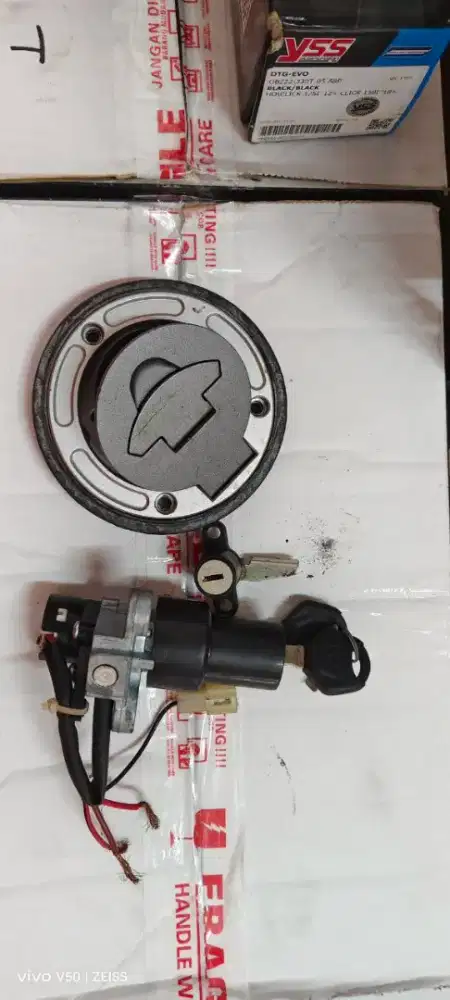 Kunci Kontak Yamaha R25 Original – Siap Pasang!