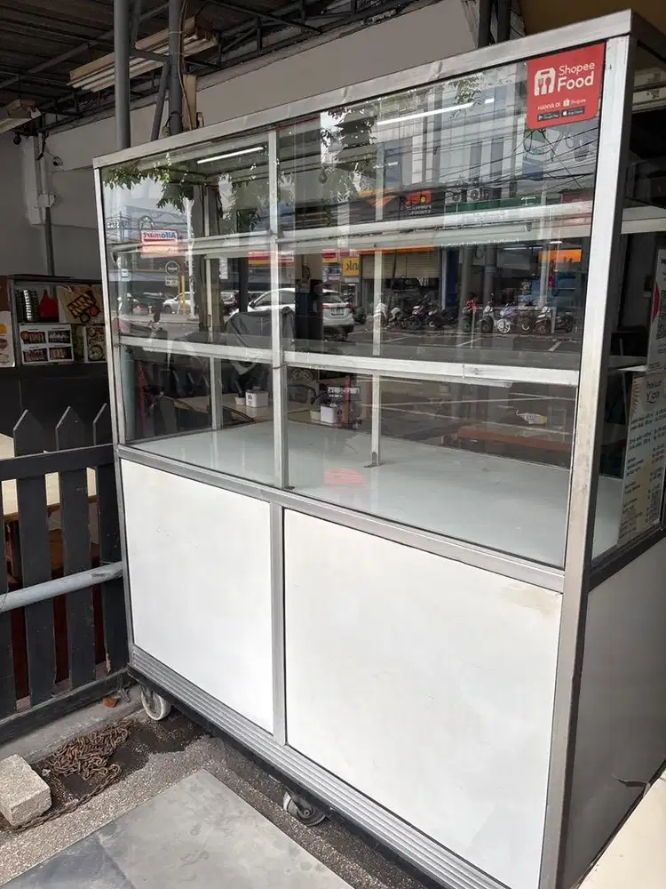 Dijual etalase aluminium