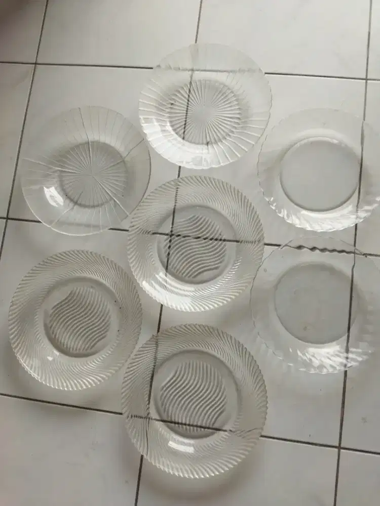 Piring makan bening tebal 23 cm