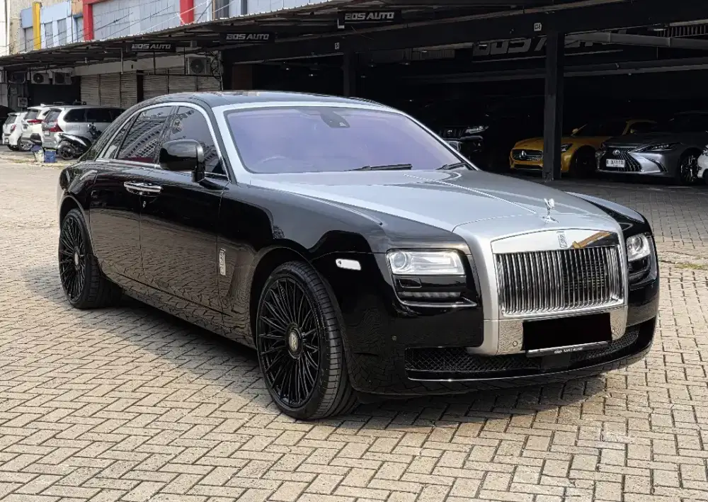 ROLLS ROYCE GHOST 2011 ODO 6000 HITAM VELG 2 SET LIKE NEW