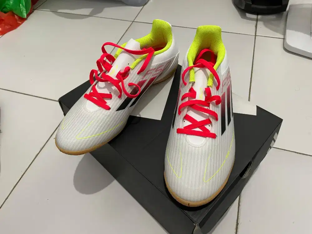 Sepatu Futsal Adidas F50