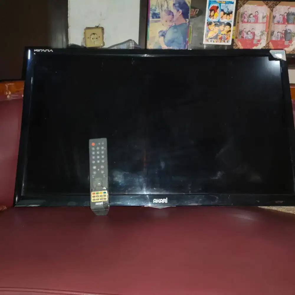 di jual TV LED 32 Inch akari dengan layar garis-garis