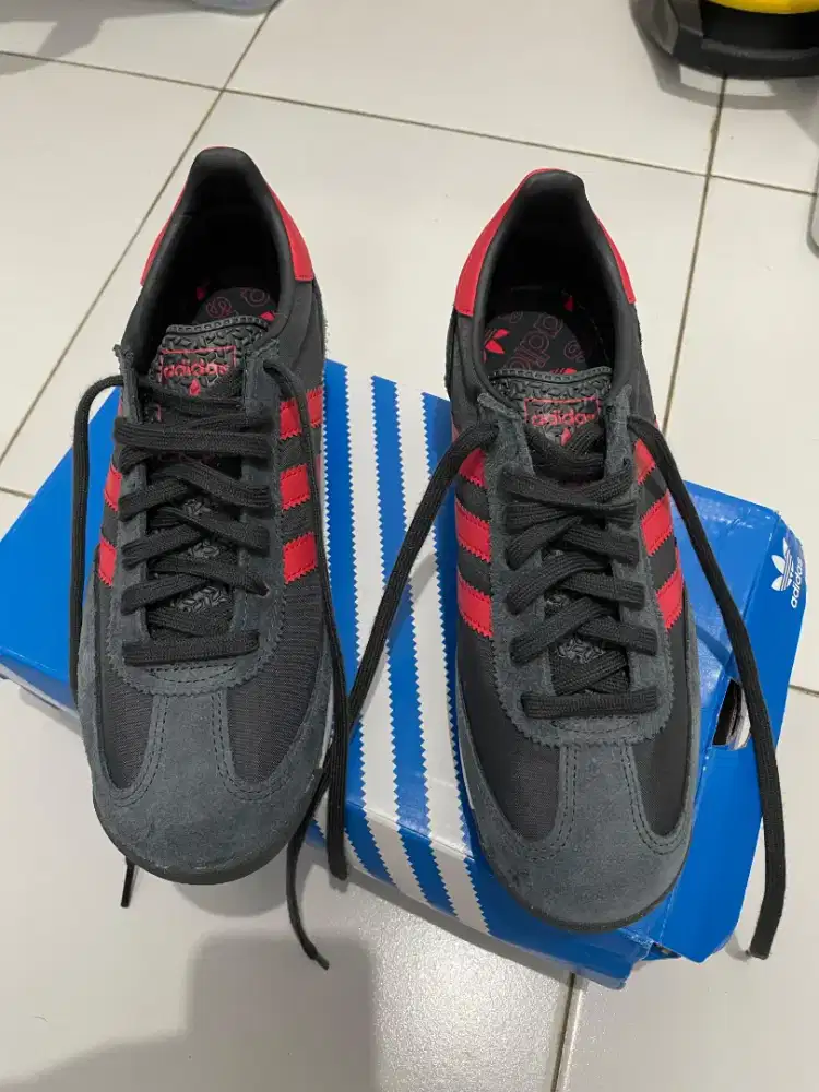 Sepatu Adidas Lifestyke SL'72 RS Grey Red