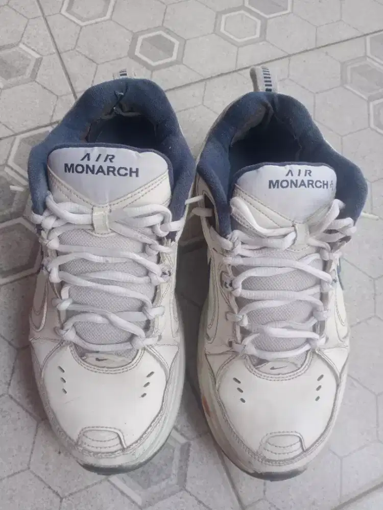 Sepatu Nike size 42