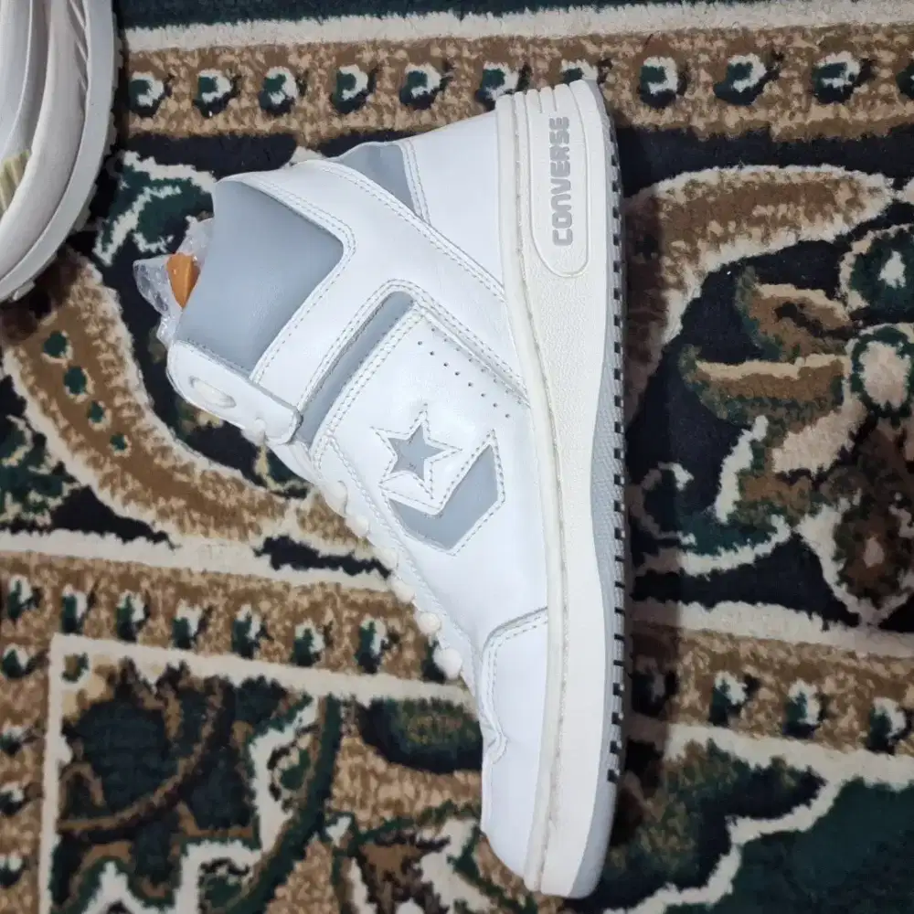 Converse ladies size 40