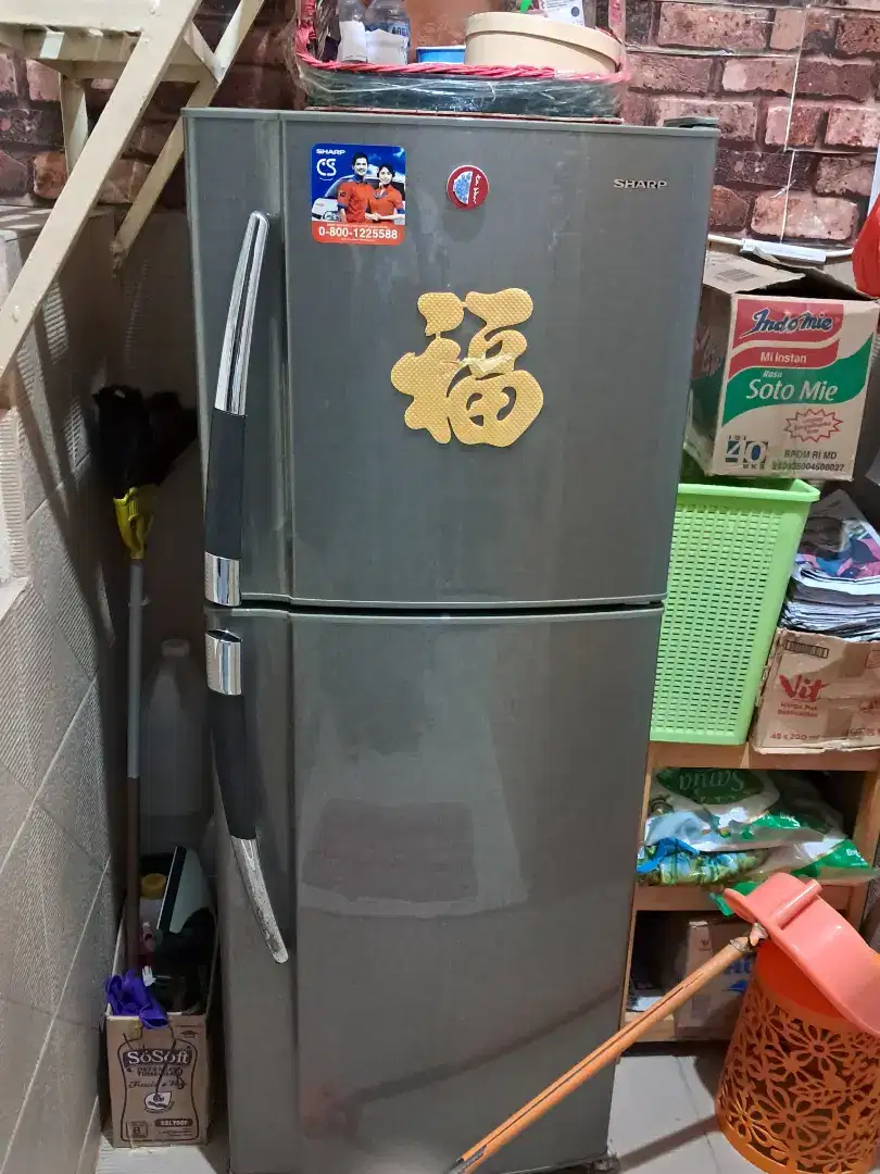 Kulkas sharp 2 pintu