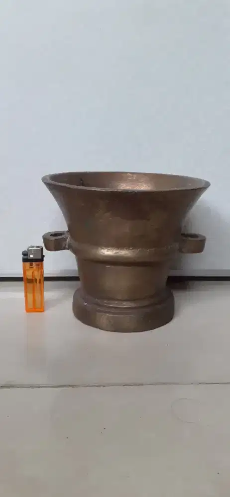 Lumpang kuningan lawas tebal dan berar