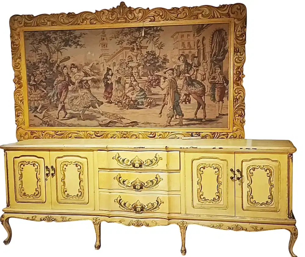 Bufet Kayu Jati Ukiran Antik Bergaya Eropa dan Lukisan