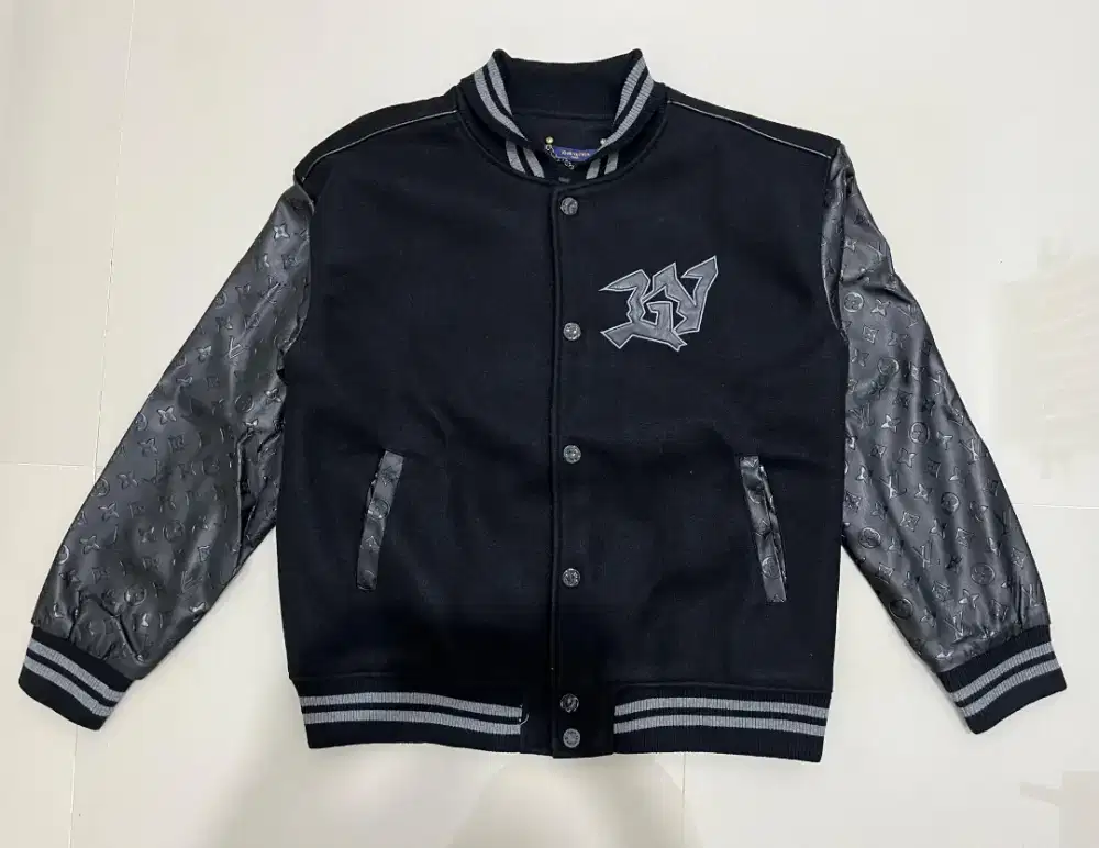 Varsity 99,99% seperti baru