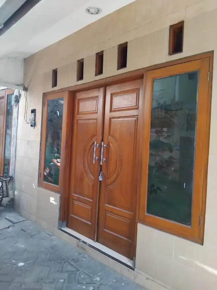 DIKONTRAKAN RUMAH 2 LANTAI (Nego)