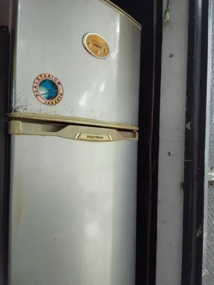Kukas 2 pintu atas panas bawah dinginbkulkas  polytron