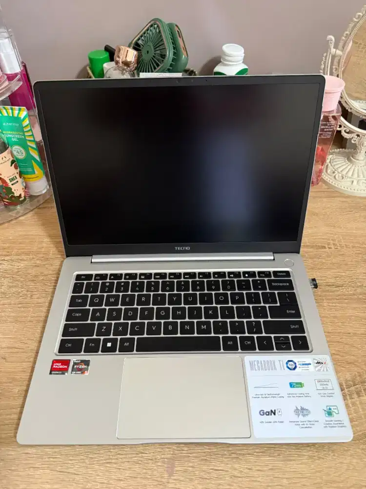 Laptop Megabook Tecno T1 2025 14 inch AMD