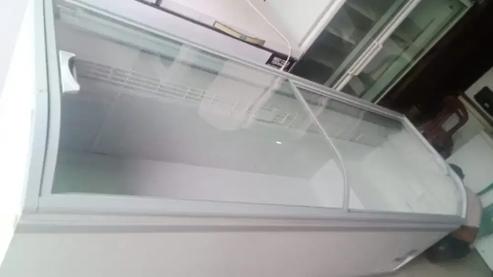 Freezer sleding Kaca 1200liter The Cool
