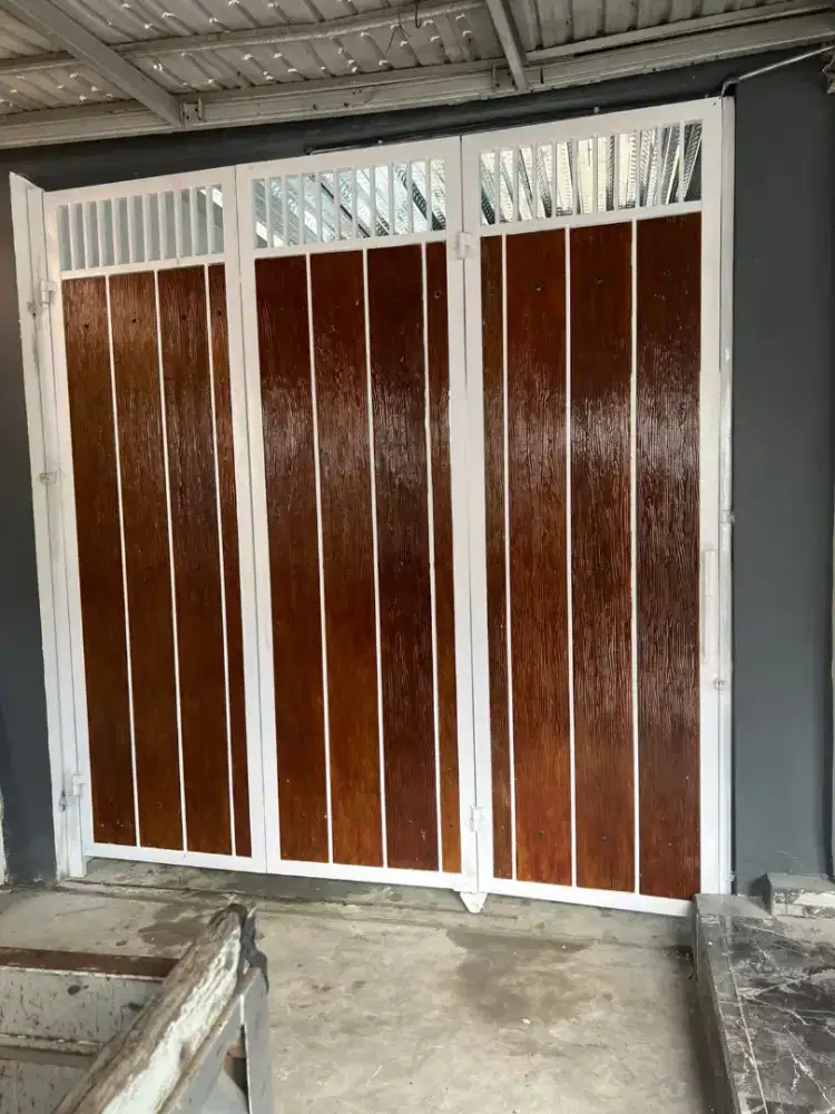 Pintu lipat list plang