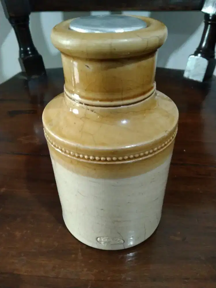 Keramik/Gerabah Antik Batu Bristol Powell