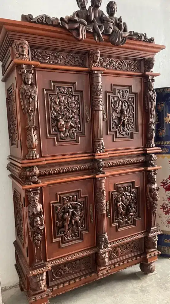 Lemari Eropa sepasang