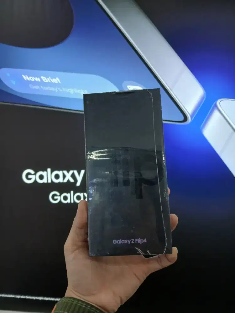 Z FLIP4 CLEARANCE SALE NEW SEIN
