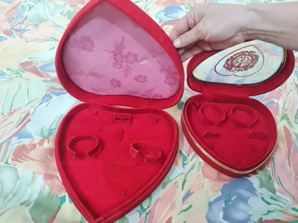 2 Kotak Perhiasan Ukuran 24 cm dan 20 cm (Bekas)