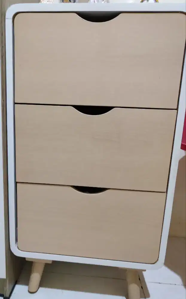 Lemari kecil artistik