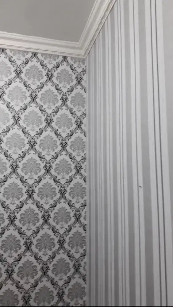 Wallpaper stiker dinding dan pasang