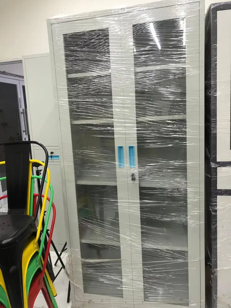 Jual lemari besi bekas sampel,harga diskon jika minat boleh tanya tany