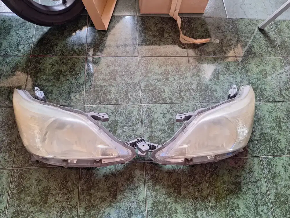 Headlamp Reflektor Lampu Depan Innova Tahun 2013