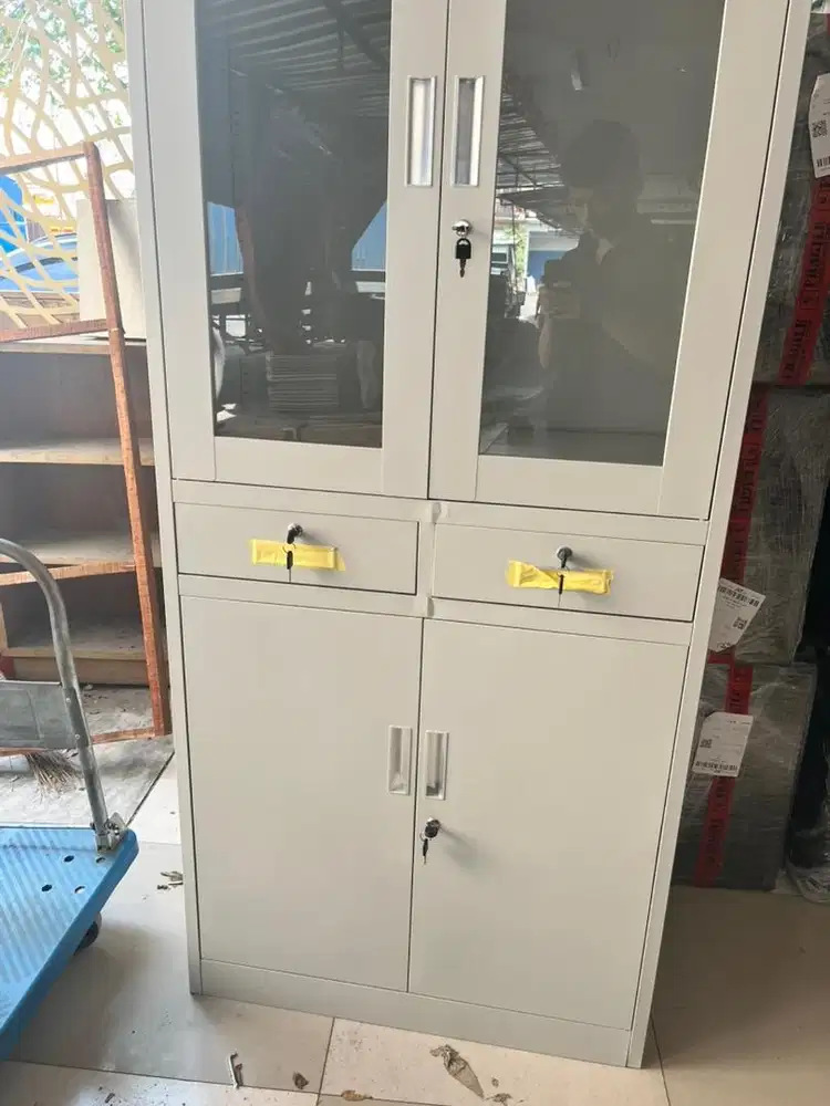 Jual lemari arsip baru,cacat sedikit dari pabrikan