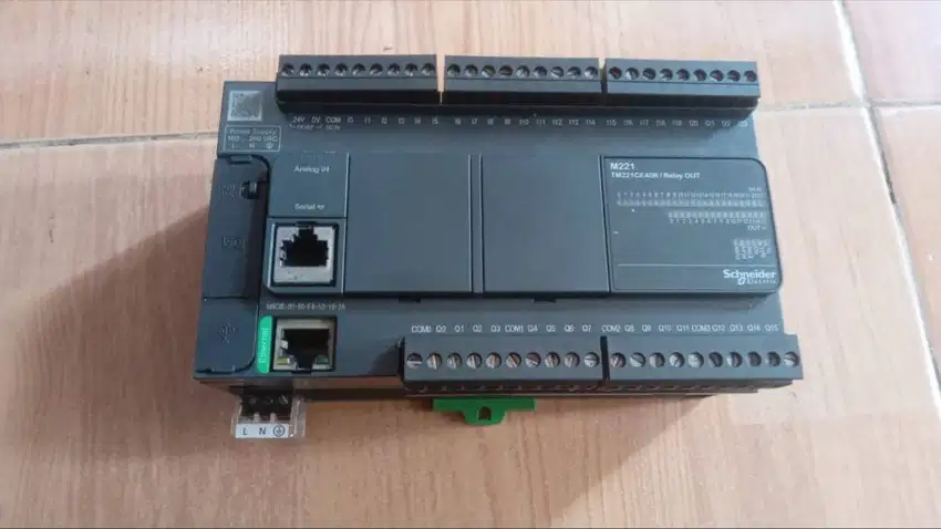 PLC SCHENEIDER TM221CE40R