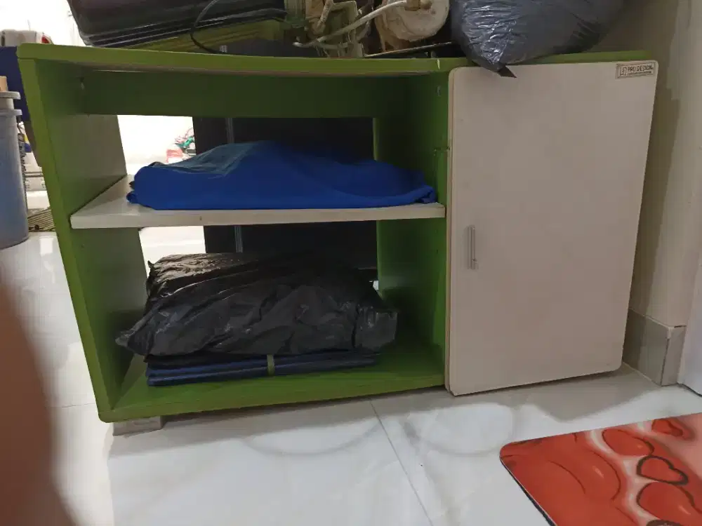 dijual lemari meja hijau