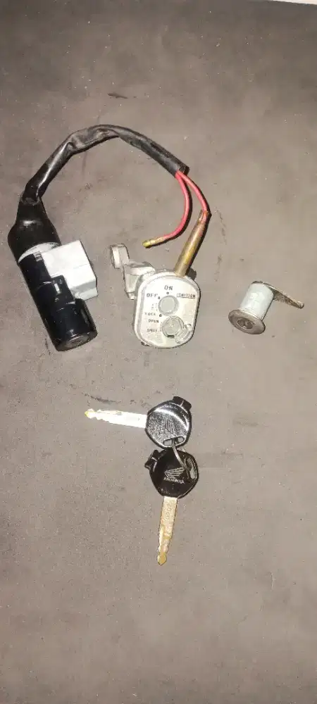 KUNCI KONTAK SET COPOTAN SUPRA X 125 OLD KARBU ORIGINAL