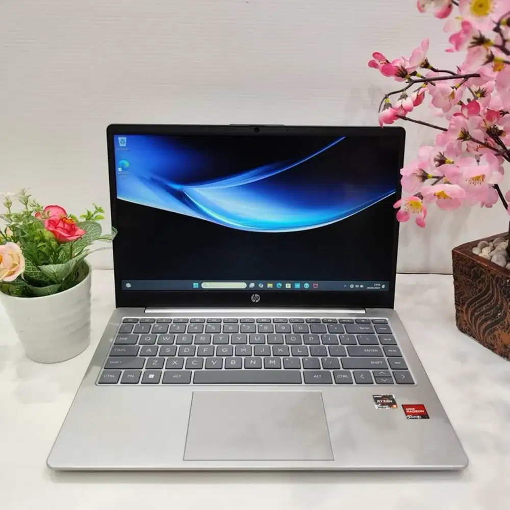 HP 14 EM0197AU AMD RYZEN 3 7320U 8GB LPDDR5 SSD 256GB 14INCH FHD WINDO