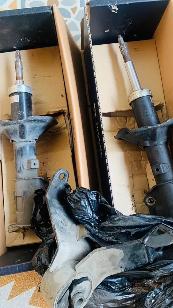 Shockbreaker dan mounting bekas pakai