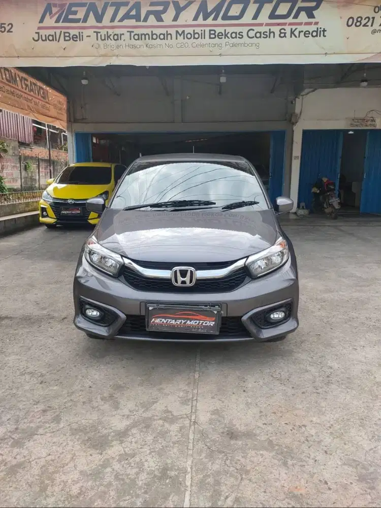 [KM 9RB] Brio 1.2 E Abu-Abu Metalik CVT Automatic 2022 Low KM Terawat