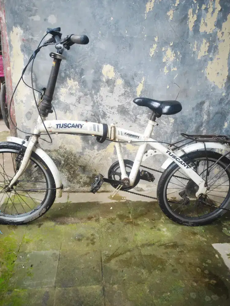 Sepeda Lipat Putih