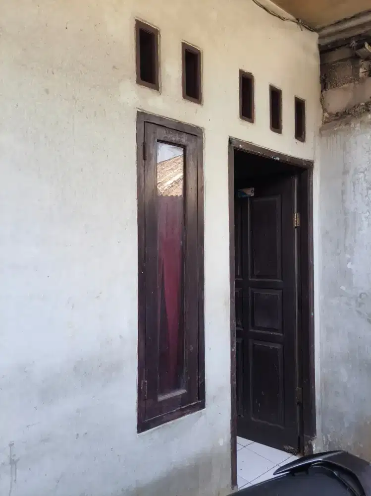 Jual rumah kontrakan kondisi siap huni,  SHM, Listrik, WC, sendiri
