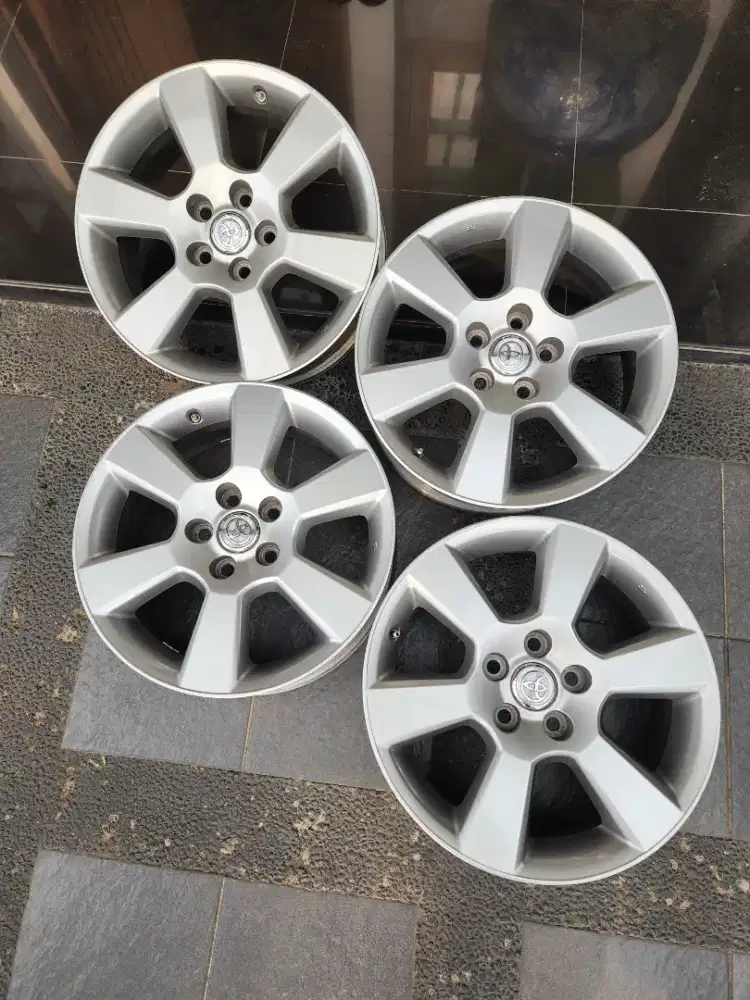 Jual velg ex Toyota Harrier ori R17 PCD 114.3 mulus, lecet pemakaian.