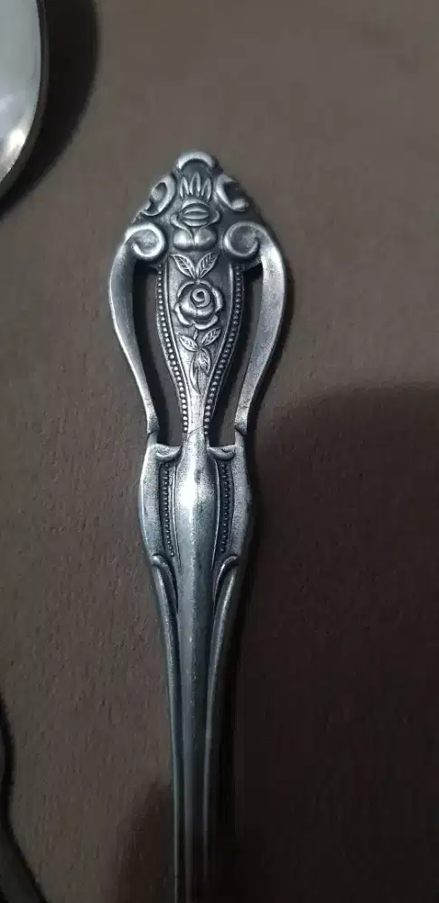 sendok teh Chatelaine dari Oneida Community