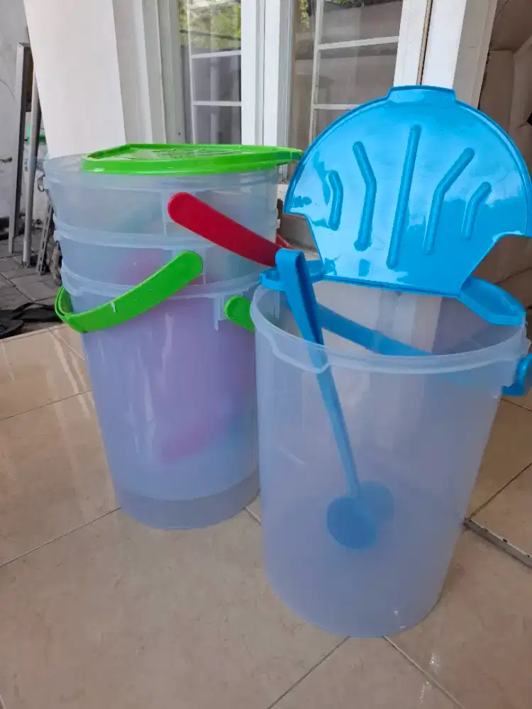 Toples besar untuk jualan es