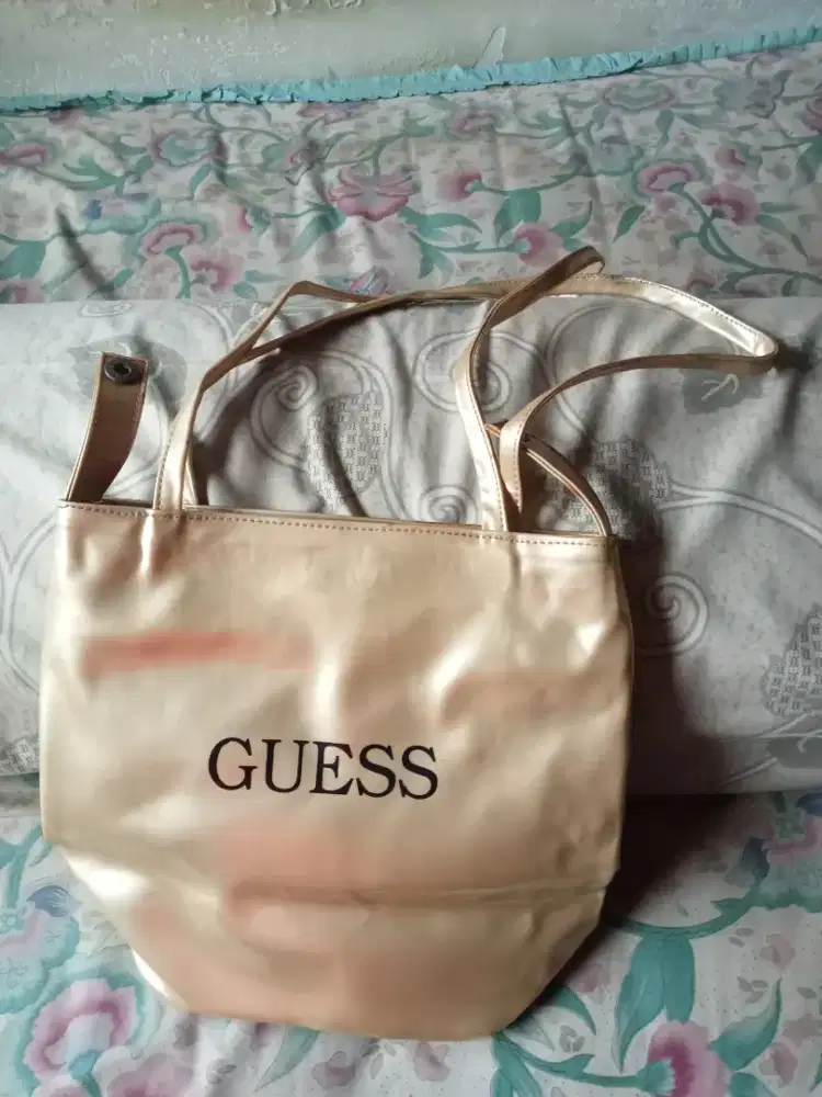 Di jual tas merk Guess