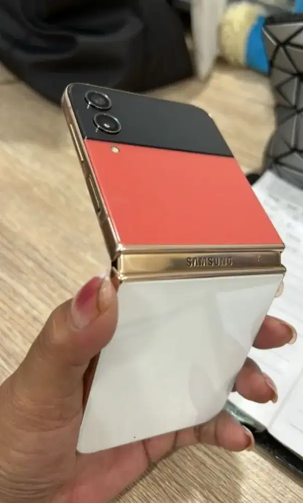 Samsung Flip 4 - Bespoke Edition Red