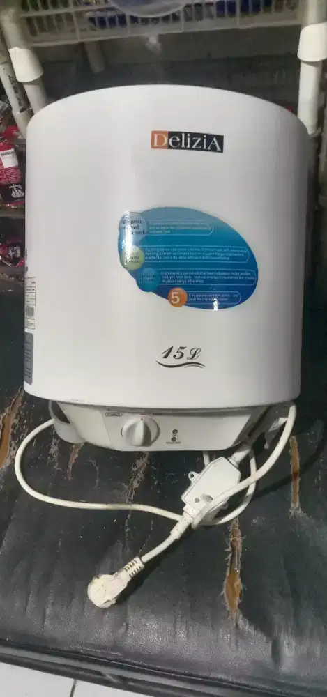 Pemanas air elektrik Delizia 15Lt
