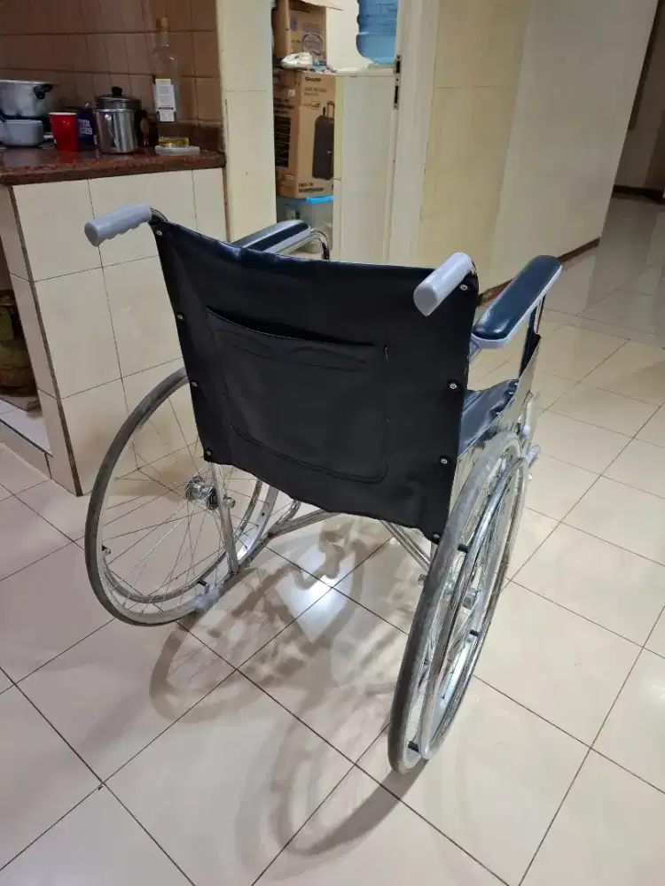 Kursi roda dorong merk Gea