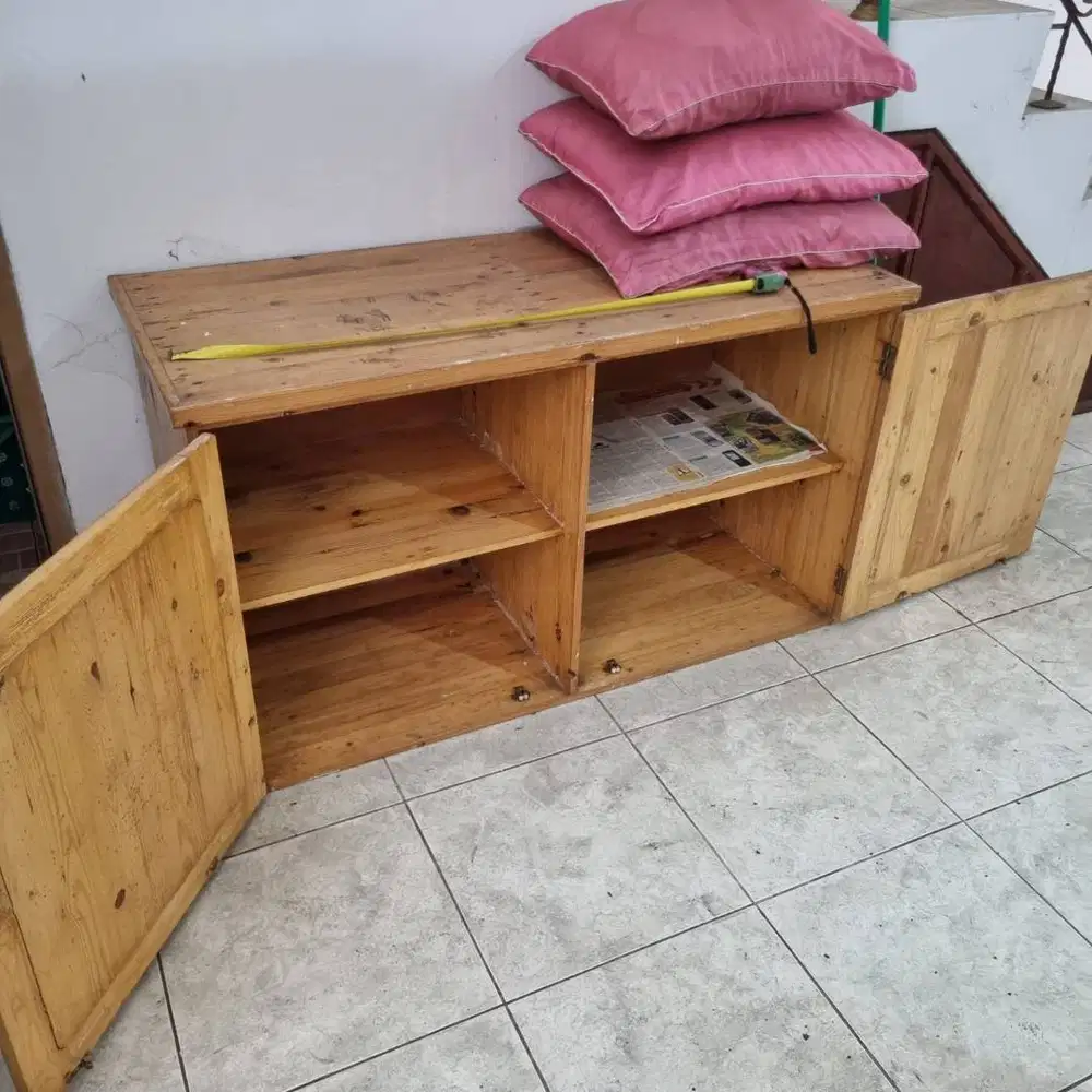 LEMARI GANTUNG BEKAS BAHAN JATI BELANDA 3 UNIT | LOKASI PLASA CIBUBUR